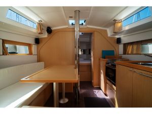 Oceanis 38