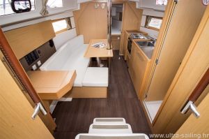 Oceanis 35