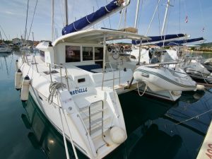 Lagoon 421