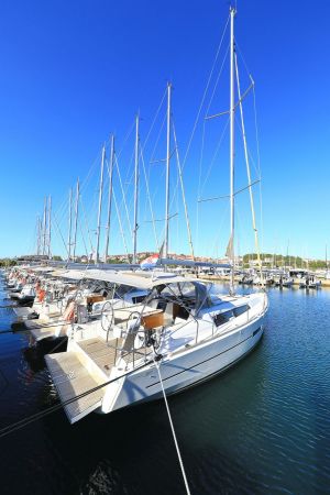 Dufour 382