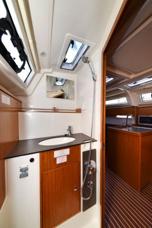 Bavaria 37