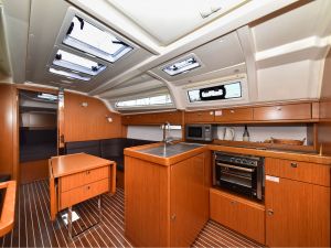 Bavaria 37