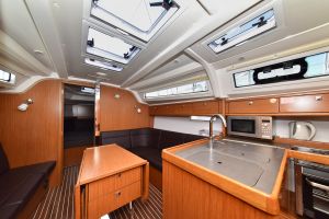 Bavaria 37