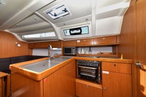 Bavaria 37