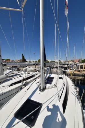 Bavaria 37