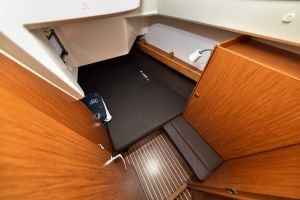 Bavaria 37