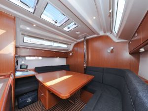 Bavaria Cruiser 37