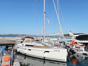 Bavaria Cruiser 37