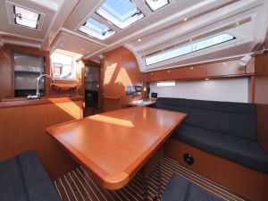 Bavaria Cruiser 37