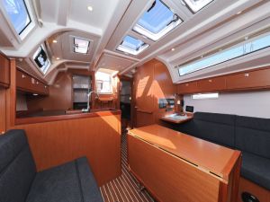 Bavaria Cruiser 37