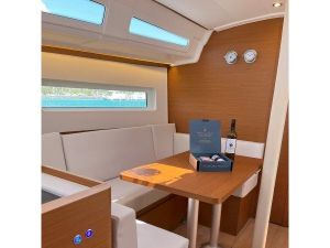 Sun Odyssey 380
