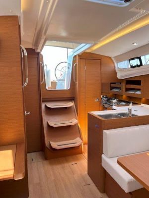 Sun Odyssey 380