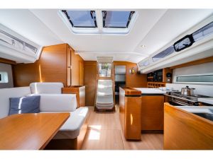 Sun Odyssey 440