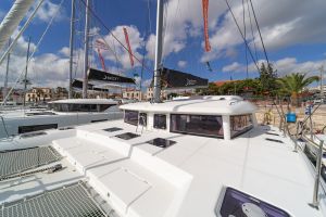 Lagoon 421