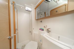 Lagoon 421