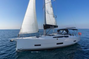 Dufour 390
