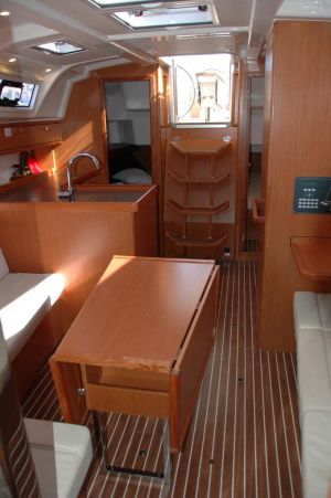 Bavaria Cruiser 37