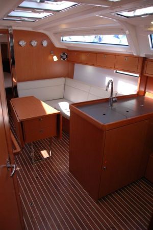 Bavaria Cruiser 37