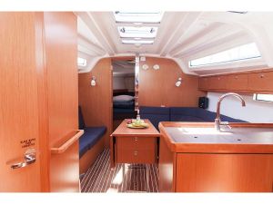 Bavaria Cruiser 37