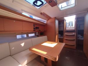 Dufour 390