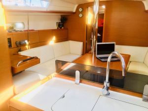 Sun odyssey 379