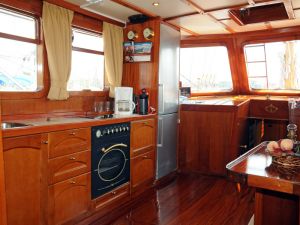Motor sailer