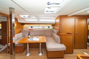 Sun Odyssey 440
