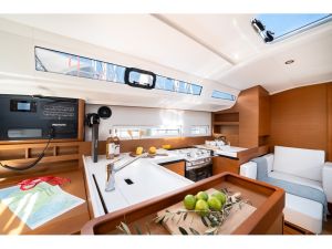 Sun Odyssey 380