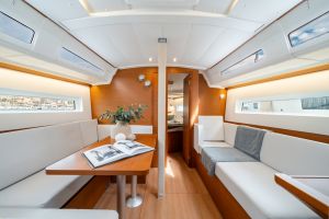 Sun Odyssey 380