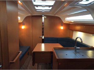 Bavaria Cruiser 37