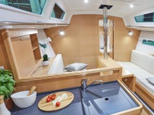 Sun Odyssey 319