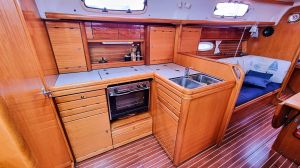 Bavaria Cruiser 37