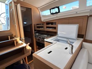 Sun Odyssey 380