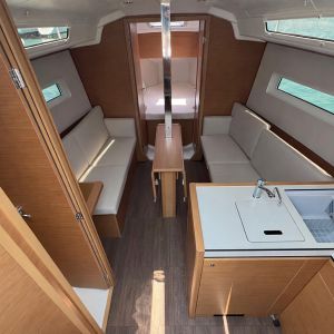 Sun Odyssey 380