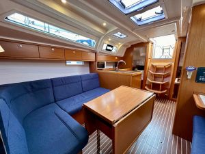 Bavaria Cruiser 37