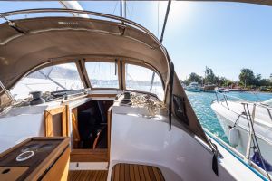 Bavaria 37