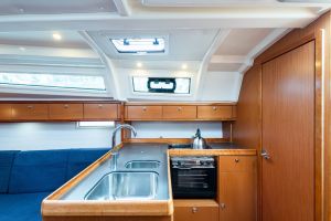 Bavaria 37