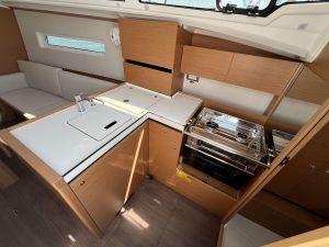 Sun Odyssey 350