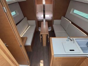 Sun Odyssey 350