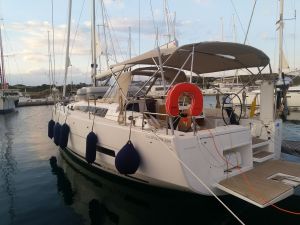 Dufour 390