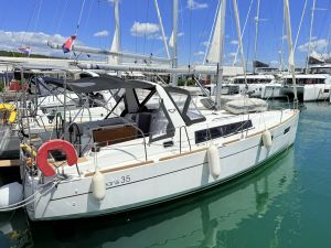 Oceanis 35