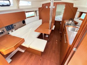 Oceanis 35