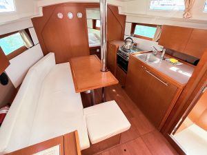 Oceanis 35