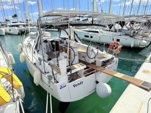 Oceanis 35