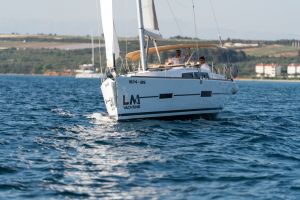 Dufour 382