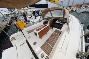 Dufour 350