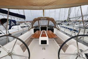 Dufour 350
