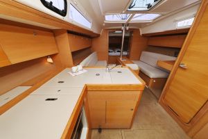Dufour 350