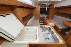Dufour 350