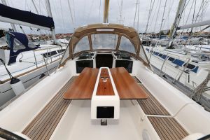 Dufour 350